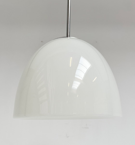 Image 1 of Lampada da soffitto Delta in vetro opalino di Louis Poulsen, anni &#39;60