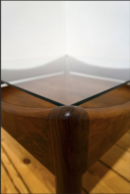 Modus Model Table, Kristian Vedel