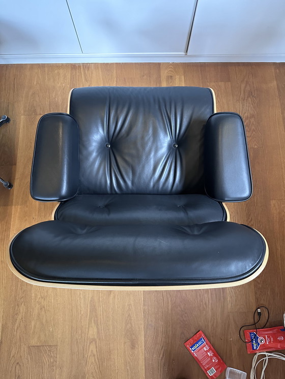 Image 1 of Chaise longue Eames