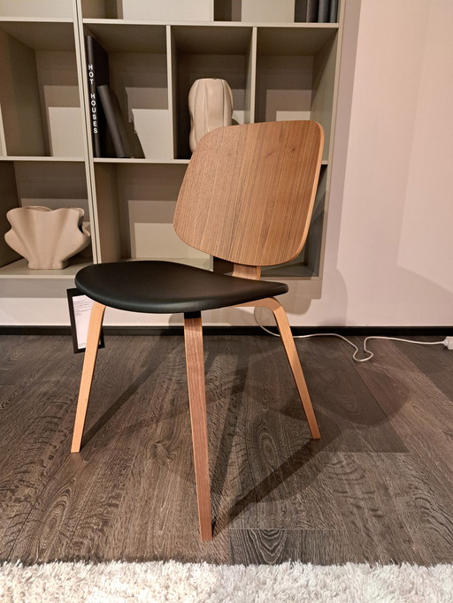 Aarhus Dining Chair Walnut Veneer, Black Salto Leather 0960