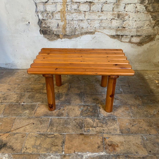 Image 1 of Petite table basse en pin massif