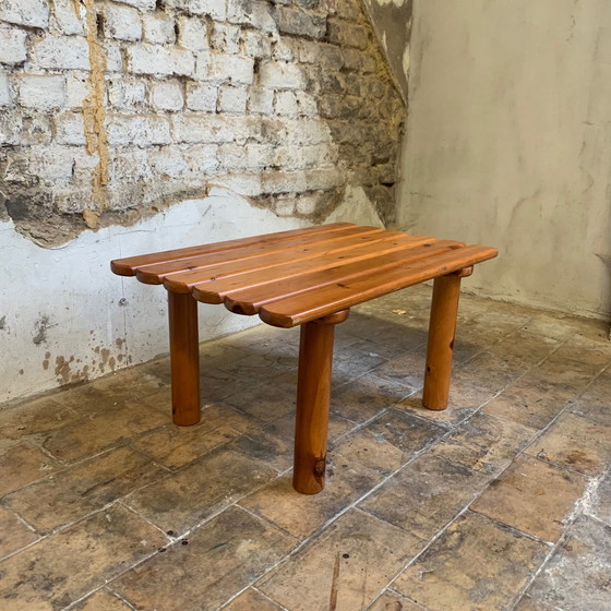 Image 1 of Petite table basse en pin massif