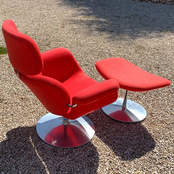 Image 1 of Artifort Big Tulip armchair with footstool