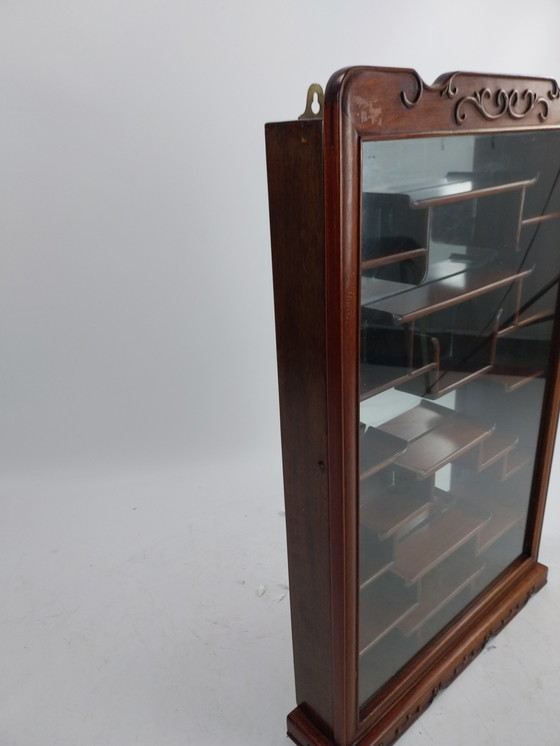 Image 1 of Armoire murale chinoise, vitrine avec miroir.