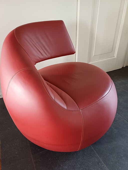 Leolux Gisada swivel armchair