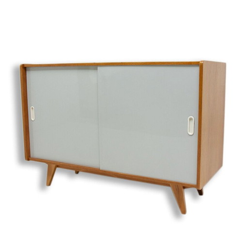 Credenza vintage in legno di faggio U-452 di Jiří Jiroutek, Cecoslovacchia 1960