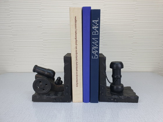 Image 1 of Fermalibri brutalisti. Fermalibri vintage a forma di cannone in legno.