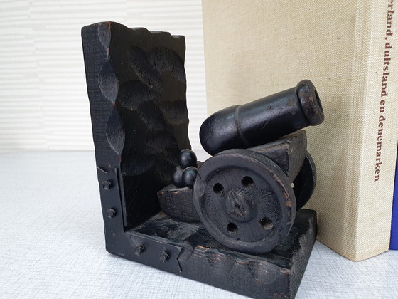 Image 1 of Fermalibri brutalisti. Fermalibri vintage a forma di cannone in legno.