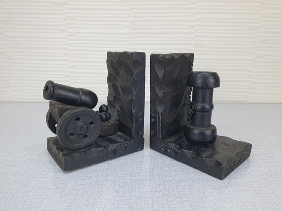 Image 1 of Fermalibri brutalisti. Fermalibri vintage a forma di cannone in legno.