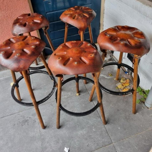 5X Vroonland Saddle Stools