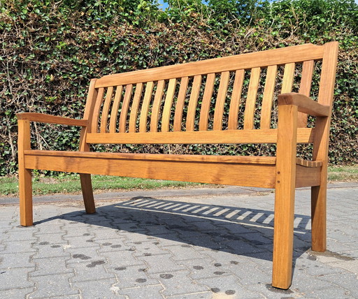 Banc de jardin en teck Gloster 150 cm de large