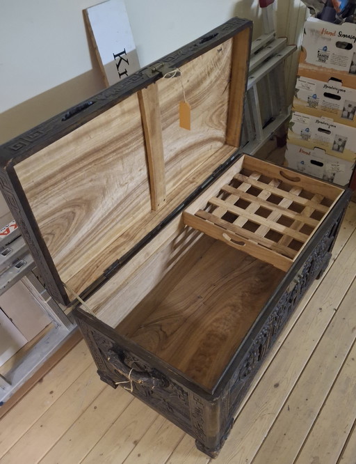 Camphor chest Blanket chest