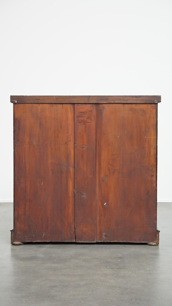 Image 1 of Commode en acajou avec 5 tiroirs