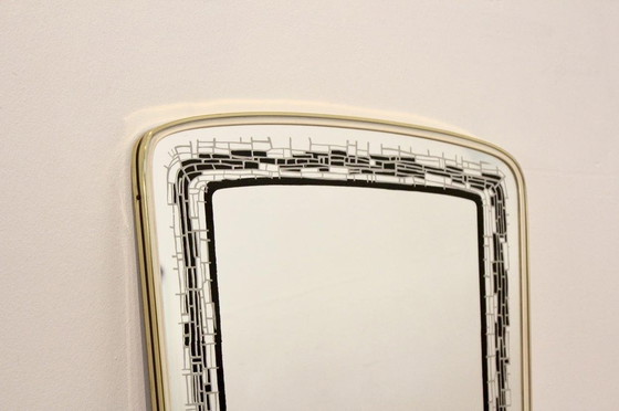 Image 1 of Miroir français encadré Mid Century