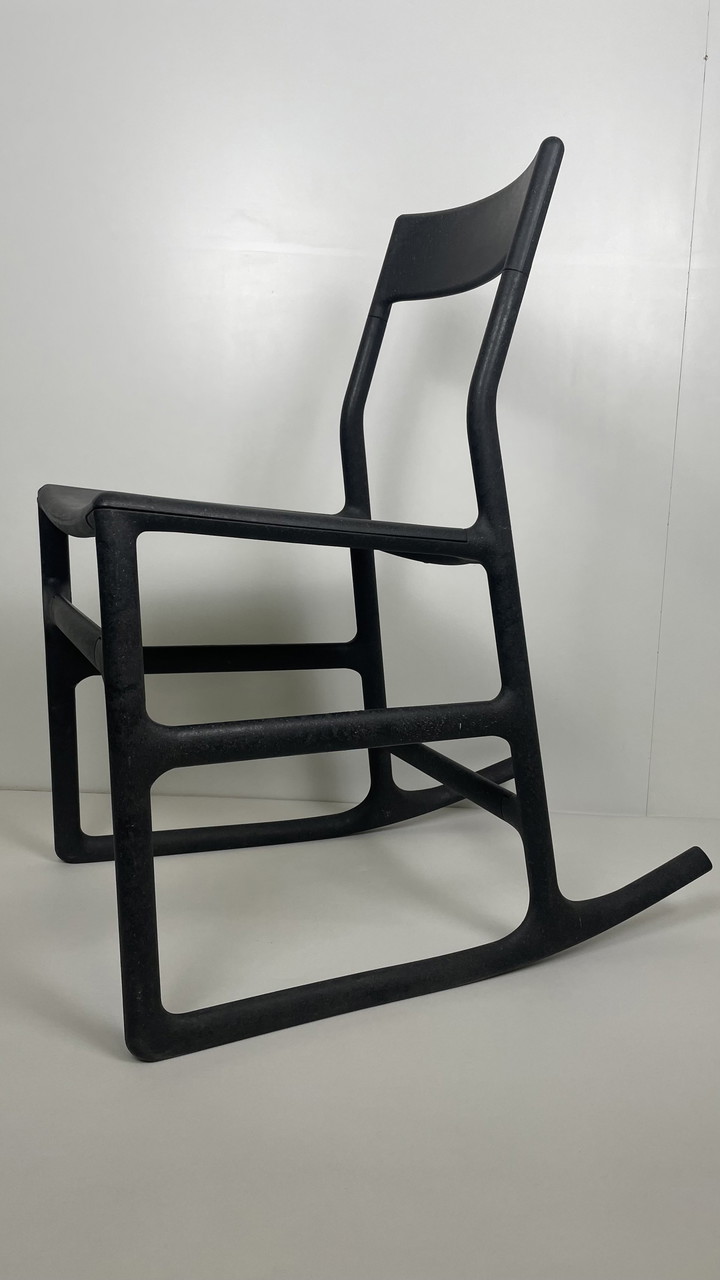 Ellan rocking chair 2005 black Chris Martin | €55 | Whoppah