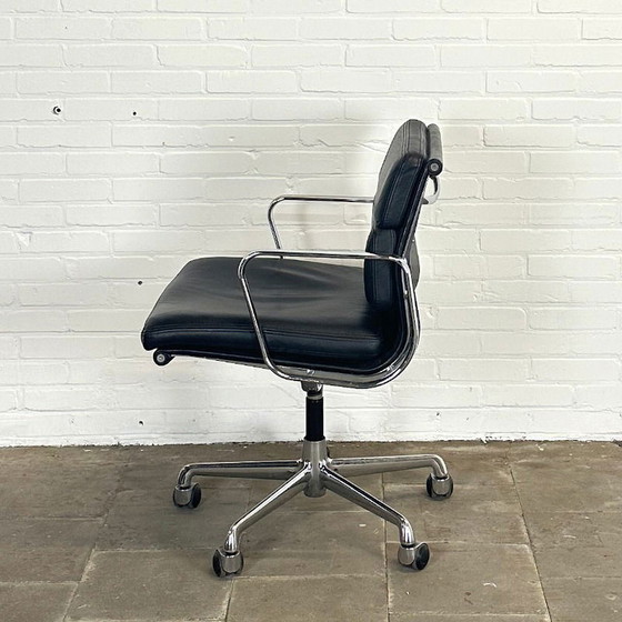 Image 1 of Vitra EA 217 Soft Pad Office Chair