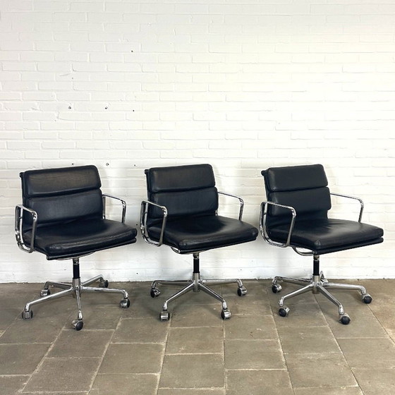 Image 1 of Vitra EA 217 Soft Pad Office Chair