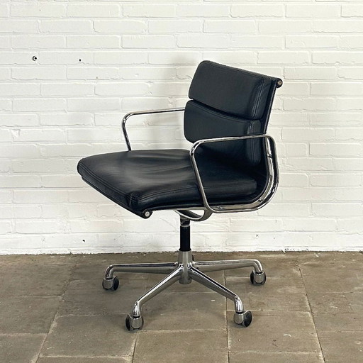 Vitra EA 217 Soft Pad Office Chair