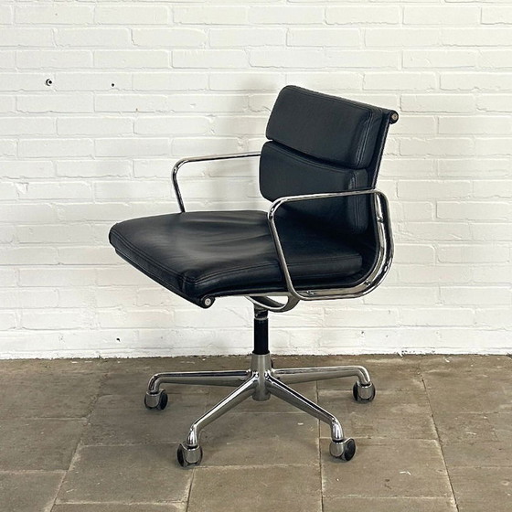 Image 1 of Vitra EA 217 Soft Pad Office Chair