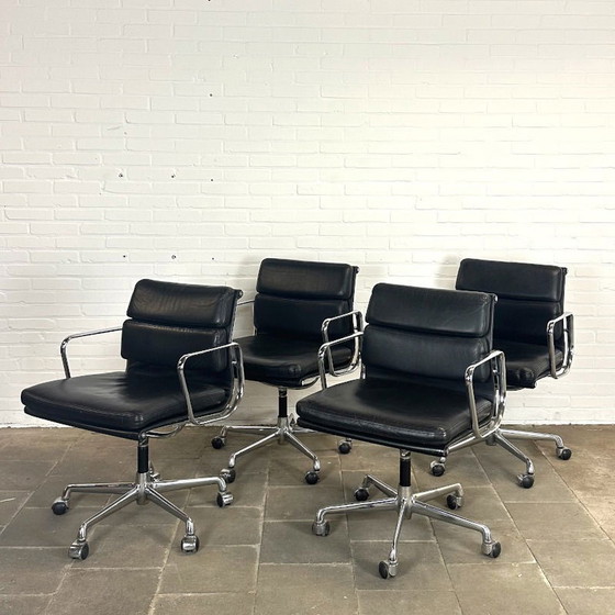 Image 1 of Vitra EA 217 Soft Pad Office Chair