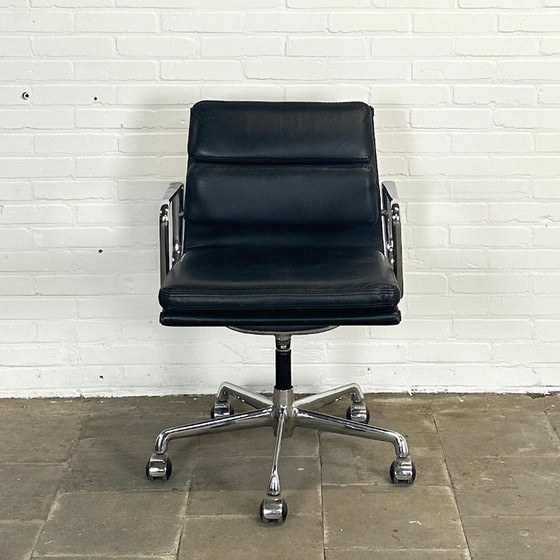 Image 1 of Vitra EA 217 Soft Pad Office Chair