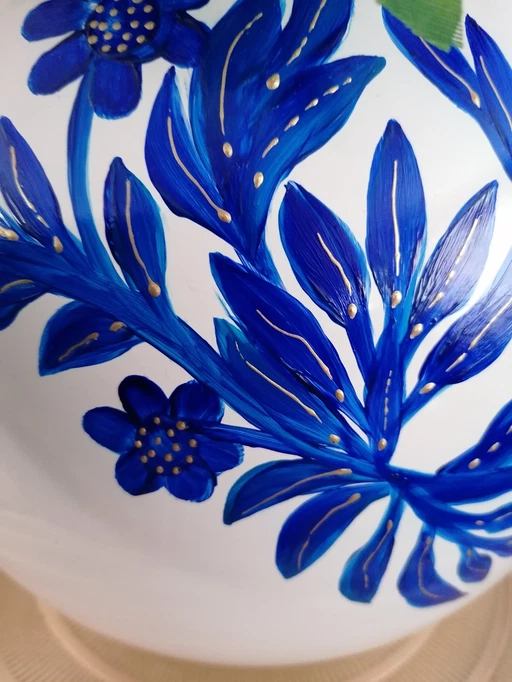 Hand-painted Globe Vase 'Delftware', Artist Evalien Ritmeester