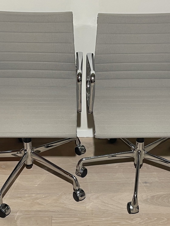 Image 1 of 2X Vitra Charles Eames Desk Chair (light gray/cream)