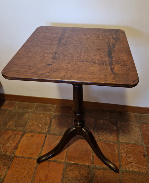 Classic Antique Sleek English Tilt Top Table With a Rectangular Top