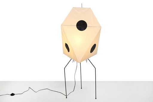 Akari UF3 Q floor lamp by Isamu Noguchi