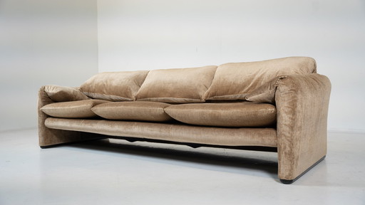 Mid-Century Modern "Maralunga" Sofa By Vico Magistretti For Cassina- New Upholstery