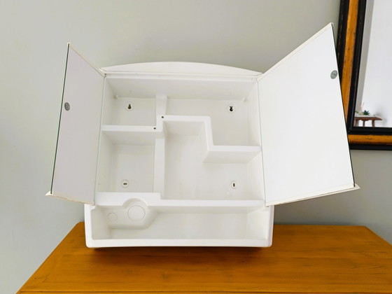 Image 1 of Baño o botiquín de los años 80