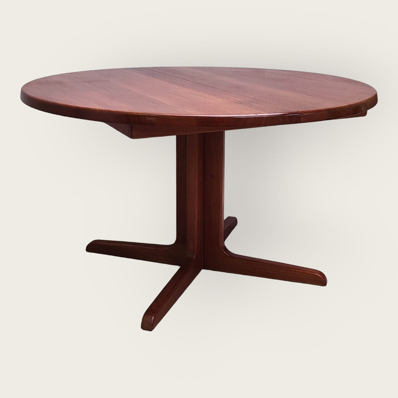 Mesa de comedor de mediados de siglo
