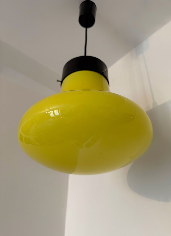 Image 1 of Lámpara colgante de opalina amarilla de los años 60