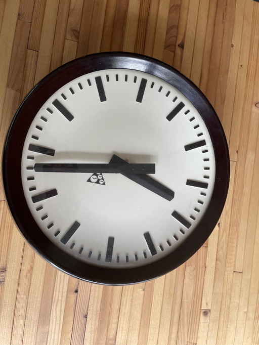 Pragotron Wall Clock 60s