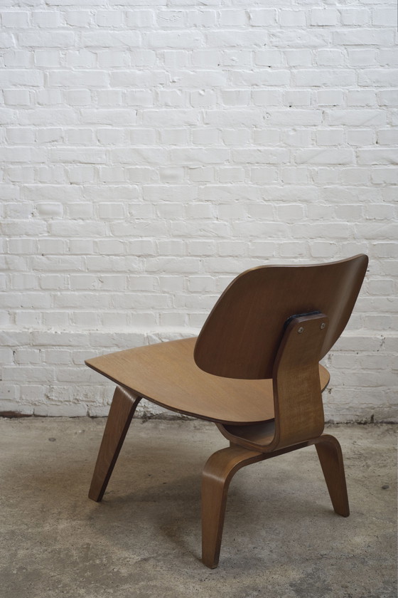 Image 1 of LCW lounge chair in Ash, Charles & Ray Eames, Early Herman Miller