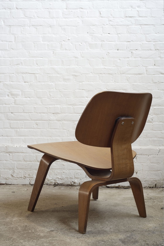 Image 1 of LCW lounge chair in Ash, Charles & Ray Eames, Early Herman Miller