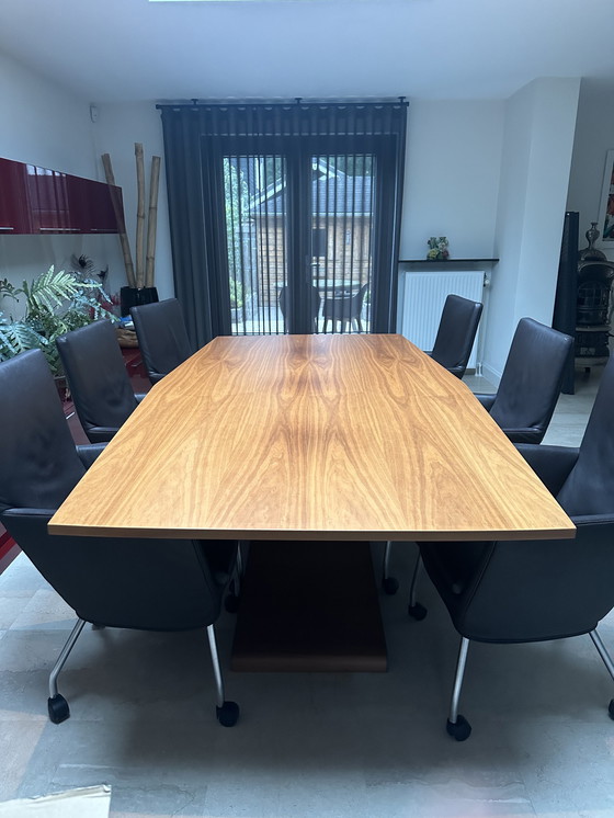 Image 1 of Linteloo dining table