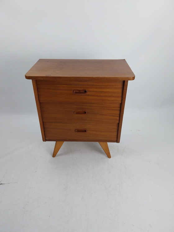 Image 1 of Commode en teck fineer de style danois du milieu du siècle dernier.  3 tiroirs années 1960.