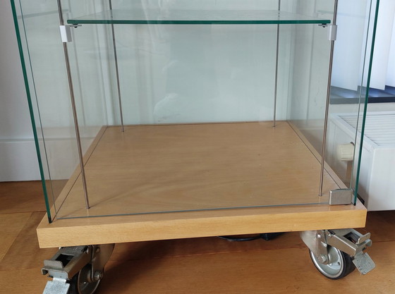 Image 1 of Display case Floatline Full glass suspension