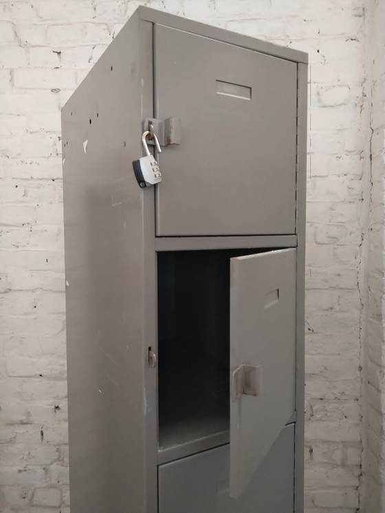 Image 1 of Locker Cabinet With 6 Lockers