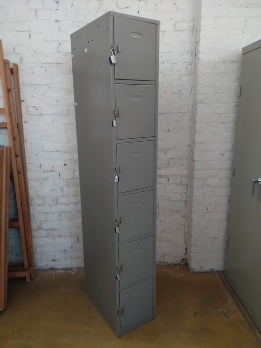 Locker Cabinet With 6 Lockers