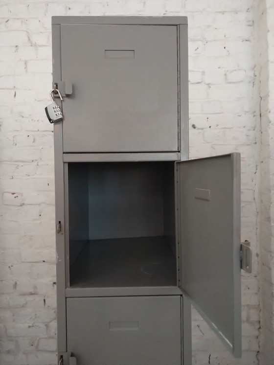 Image 1 of Locker Cabinet With 6 Lockers