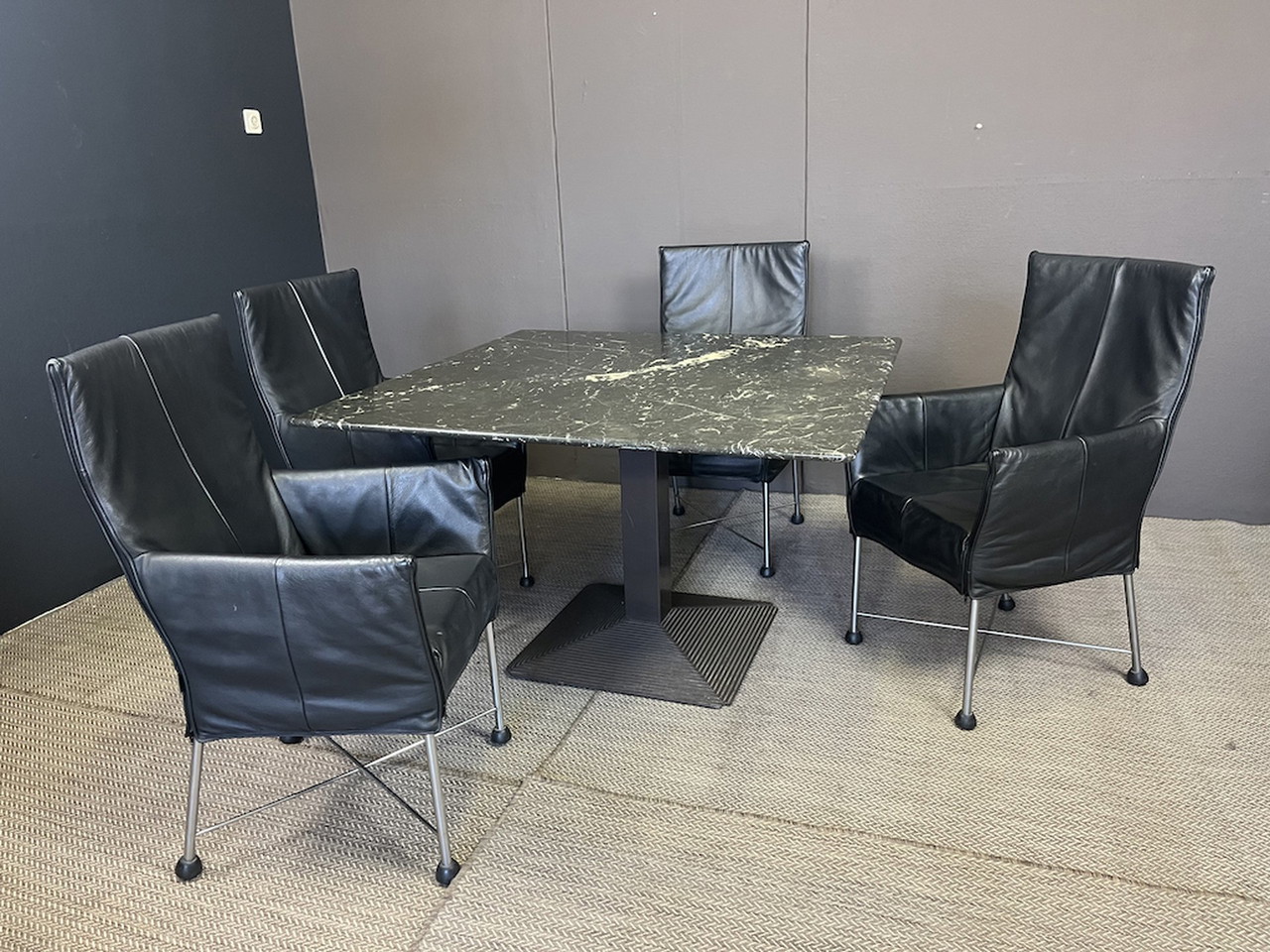 B&B dining table Piediferro €1,099 Whoppah