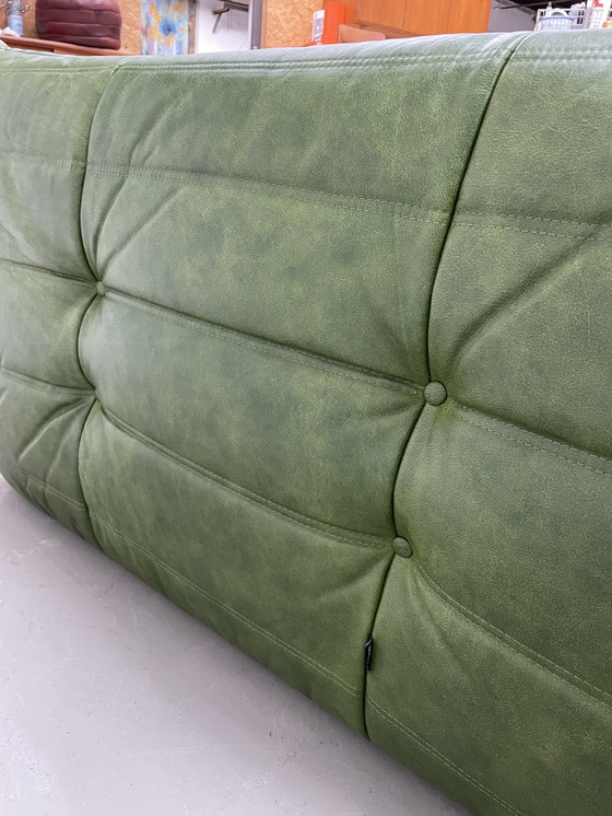 Image 1 of Divano a 2 posti in pelle verde vintage Togo di Ligne Roset