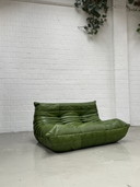Ligne Roset Togo Canapé 2 places en cuir vert vintage