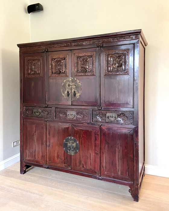 Image 1 of Armoire chinoise en bois de la dynastie Qing, fabriquée à la main