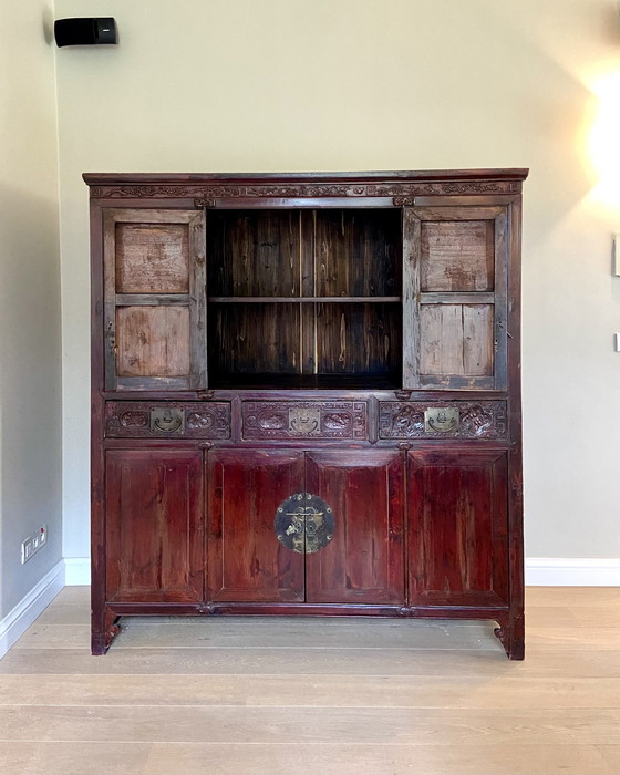 Image 1 of Armoire chinoise en bois de la dynastie Qing, fabriquée à la main