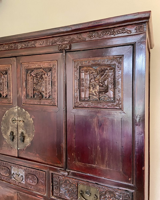 Image 1 of Armoire chinoise en bois de la dynastie Qing, fabriquée à la main