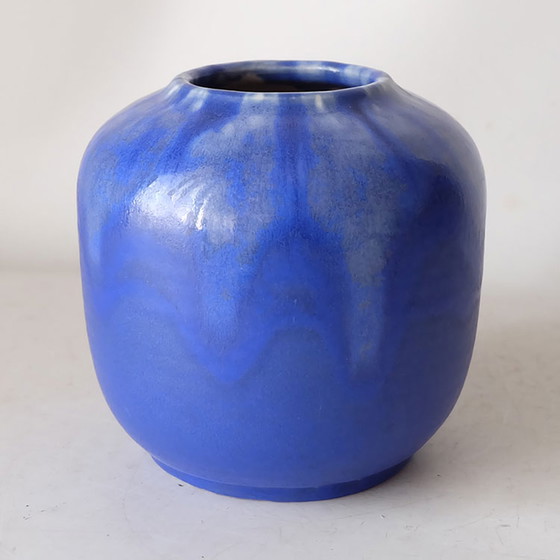 Image 1 of Pieter Groeneveldt (1889-1982) Vase en faïence émaillée bleue.