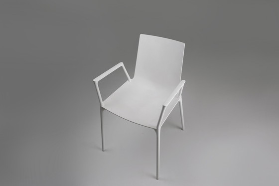 Image 1 of Silla de diseño blanca del siglo XXI con reposabrazos, Bélgica